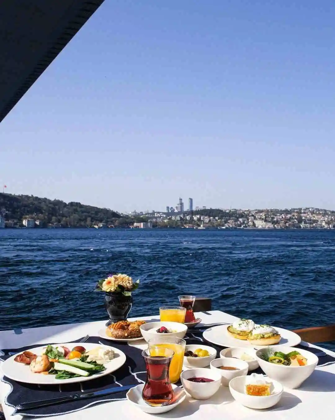 İstanbul'un En İyi Brunch Mekanları Lacivert